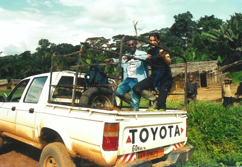 Équipe à bord d'un pick-up